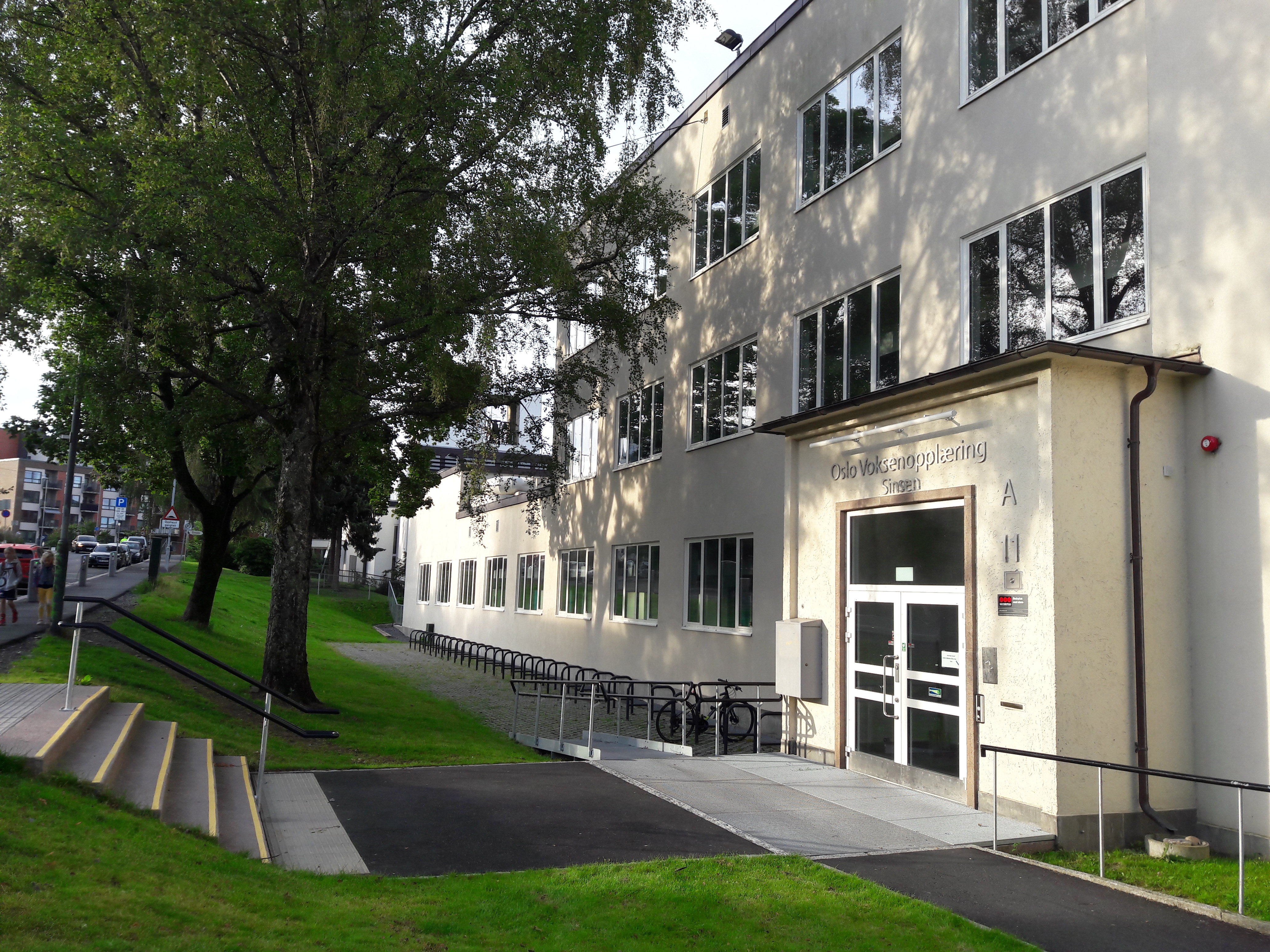 Nytt bilde inngang A august 2019.jpg