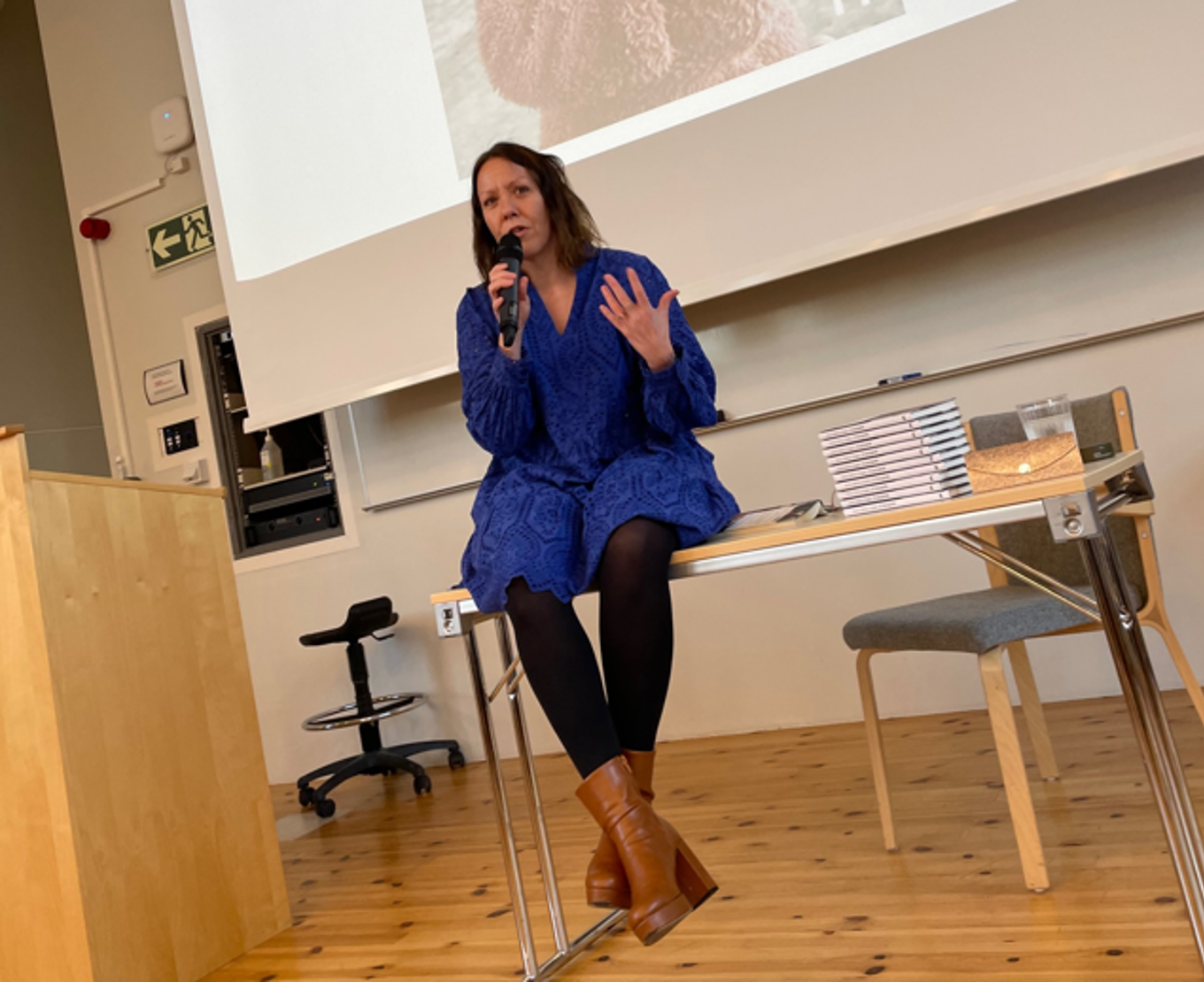 Forfatteren Anna-Sabina på besøk hos  Oslo VO Sinsen