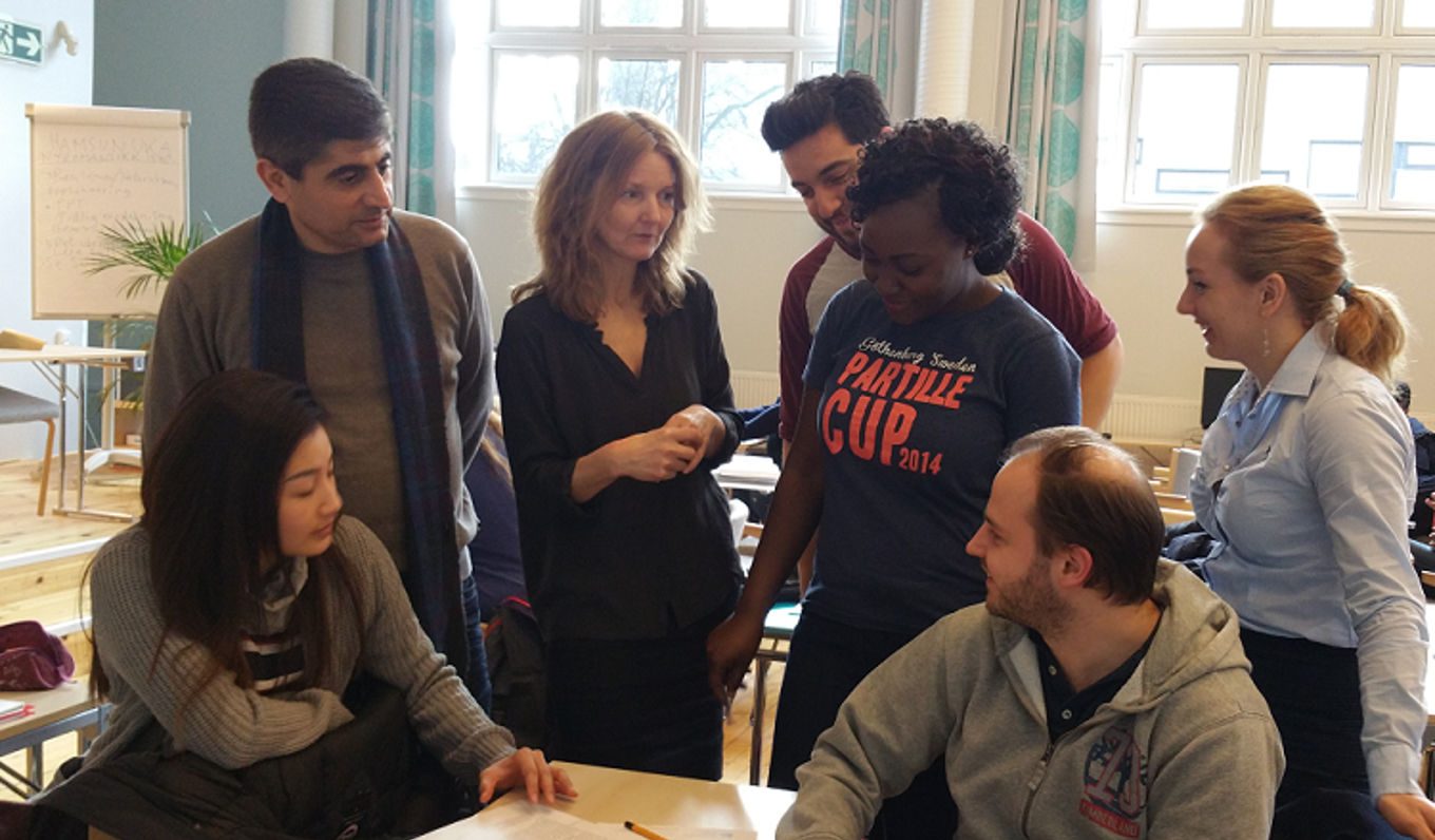 Elisabeth Rødland med elever