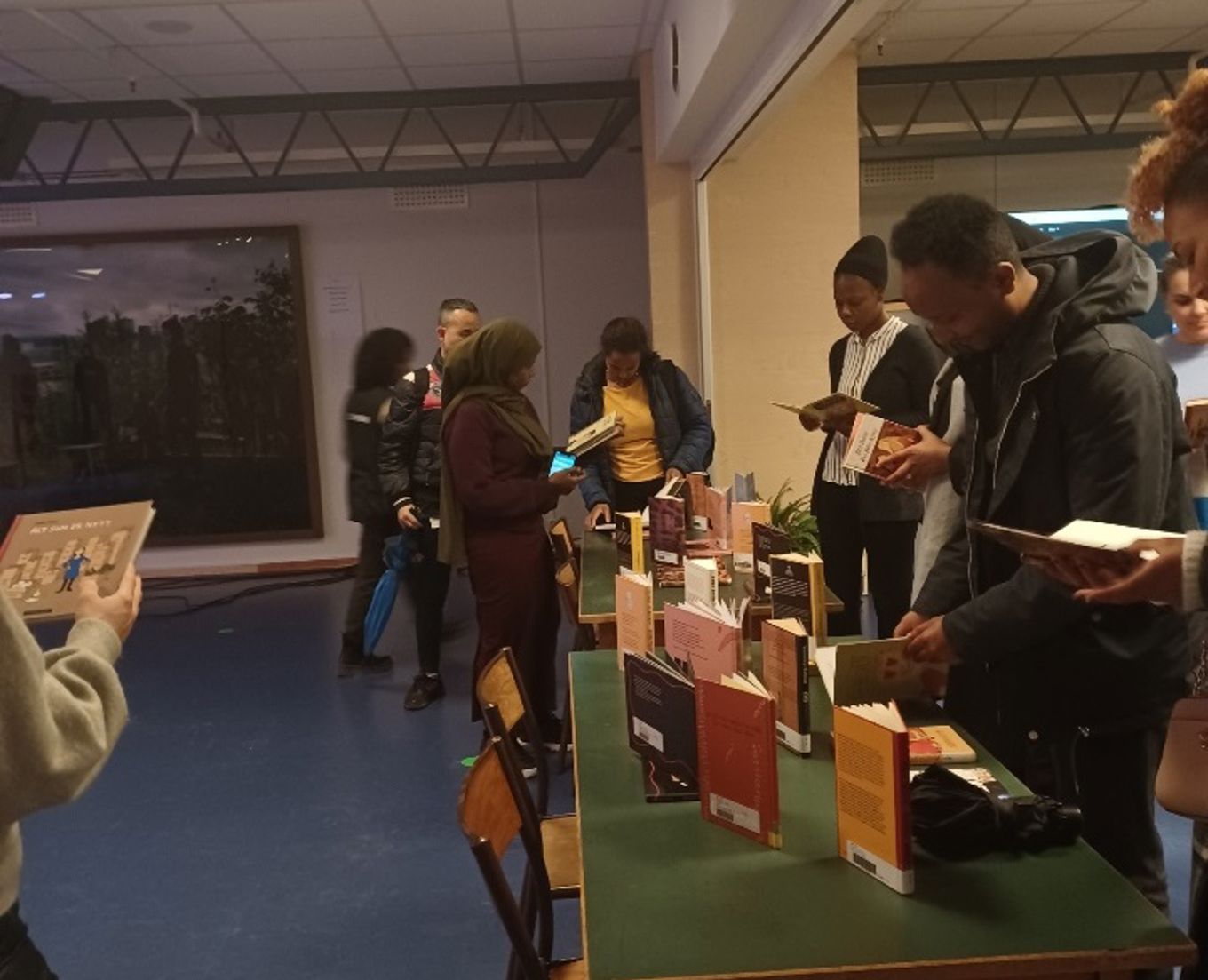 Foto: deltakeren Yasmin Omar Ikke lett å velge en god bok